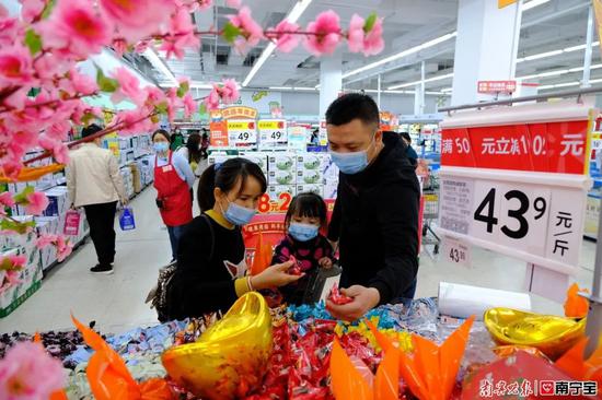 南宁年货市场网红特色商品多还便宜 你家的年货准备了吗