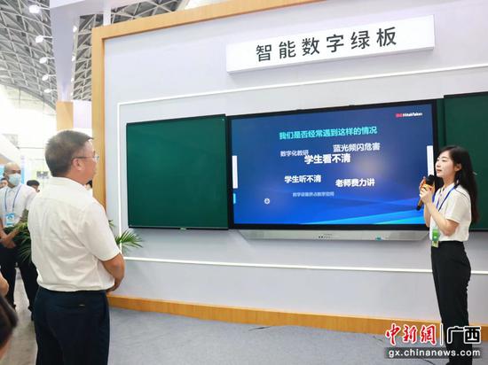 第27届南宁国际学生用品交易会开幕